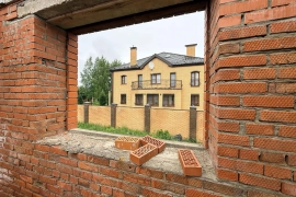 Продажа зем. уч. с коробкой дома 